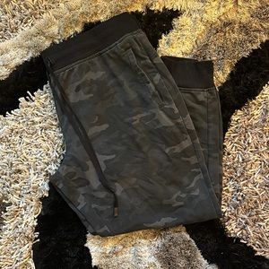Camo sweat pants size 3x
